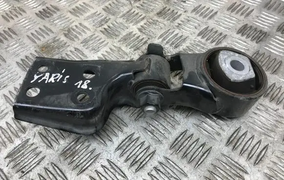 Engine mount bracket