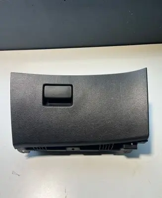 Opel Zafira C Glove box