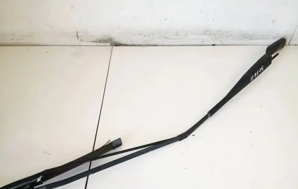 Front wiper blade arm