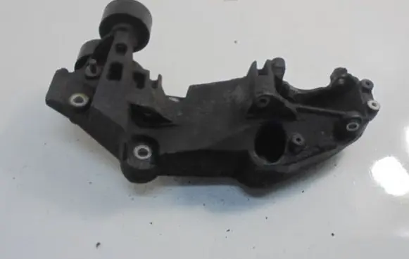 Renault Trafic II (X83) Generator/alternator bracket 8200527320