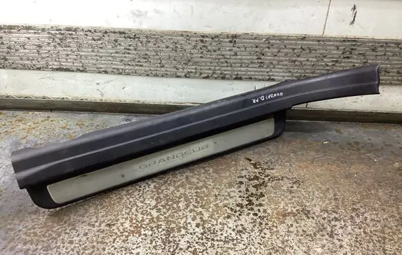 Hyundai Grandeur Front sill trim cover