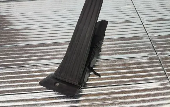 BMW 4 F32 F33 Accelerator throttle pedal 6853175 12037313DE 6PV01043533