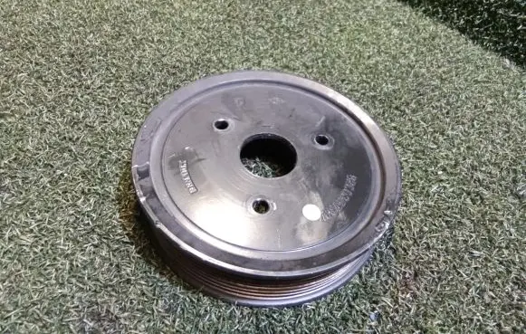 Opel Vivaro Power steering pump pulley 8200357347
