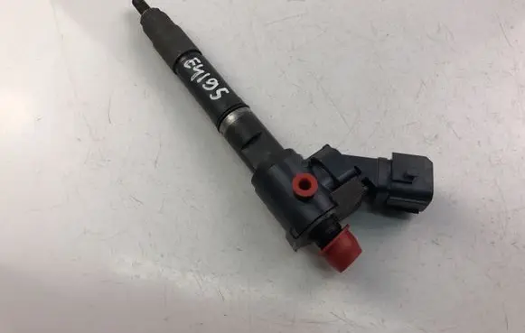 Volvo V70 Fuel injector 31405404