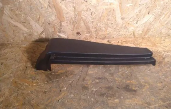 Volkswagen Golf III Trunk/boot lower side trim panel 1h6867762