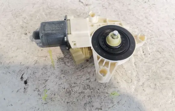 Mercedes-Benz C AMG W204 Rear door window regulator motor A2048200542