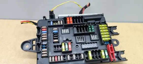 BMW 3 F30 F35 F31 Fuse module 9261111