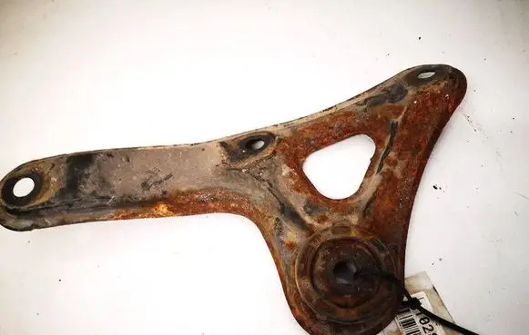 Toyota Avensis T250 Engine mounting bracket 