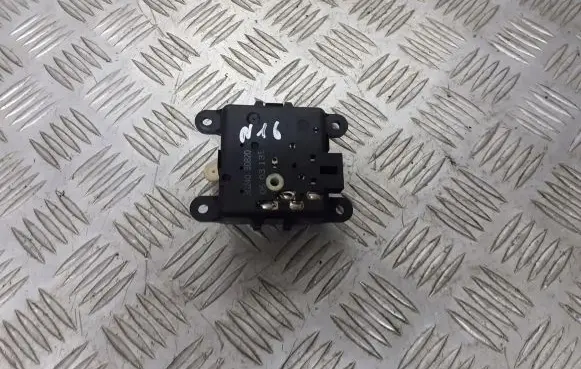 Nissan Almera N16 Central body control module 3G24030820