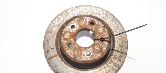 Volvo V50 Rear brake disc neventiliuojamas