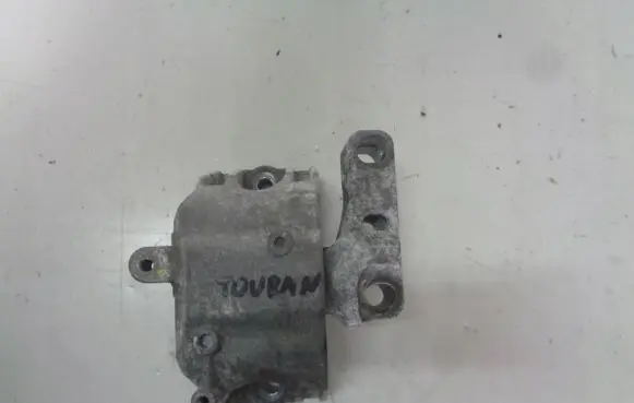 Volkswagen Touran I Engine mount bracket 1K0199262AF