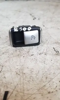 Mercedes-Benz E W212 Tailgate opening switch 2129059300
