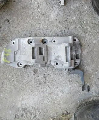 BMW 1 F20 F21 Generator/alternator bracket 8506863