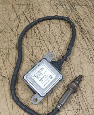 Mercedes-Benz C W205 Lambda probe sensor A0009058511