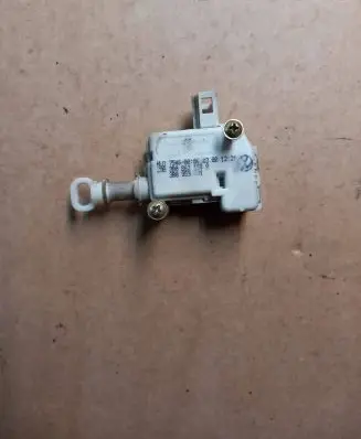 Audi A6 S6 C5 4B Central locking motor 3B0862159A 3b0959781