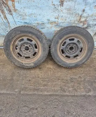 Volkswagen Polo III 6N 6N2 6NF R14 winter/snow tires with studs 1756514