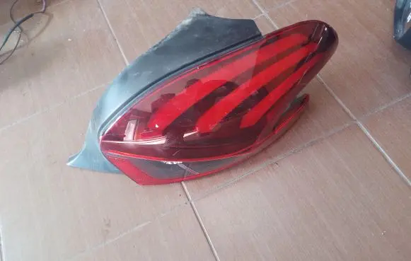 Peugeot 208 Rear/tail lights 9825601180
