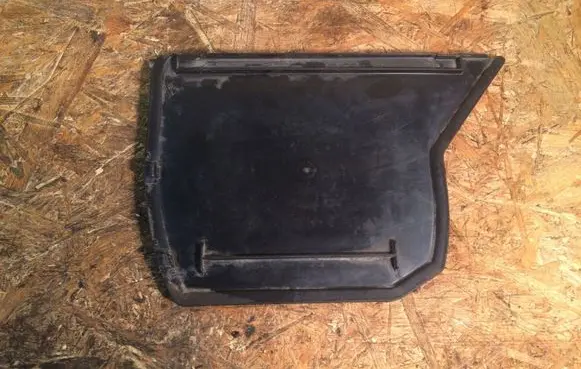 Mercedes-Benz E W124 (B) pillar trim (bottom) 1246921522 0737