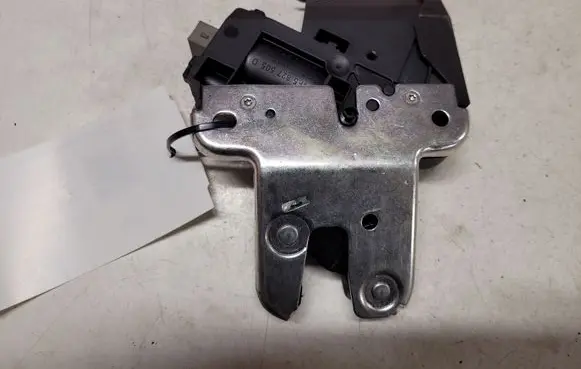 Audi A4 S4 B7 8E 8H Tailgate/trunk/boot lock/catch/latch 4E0827645