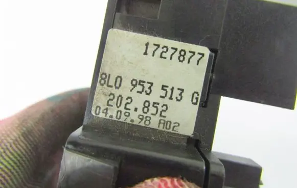 Volkswagen PASSAT B5 Light switch 8L0953513G