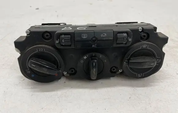 Volkswagen PASSAT B6 Climate control unit 3C2820045A