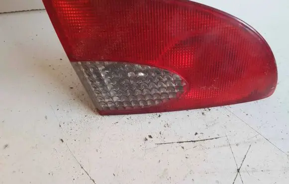 Toyota Avensis T220 Tailgate rear/tail lights 23300102