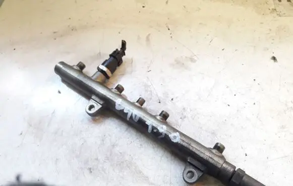 Volvo S40, V40 Fuel distributor 0445214024