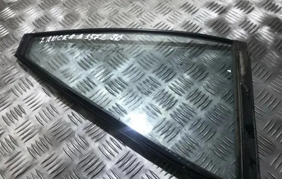 Rear vent window glass