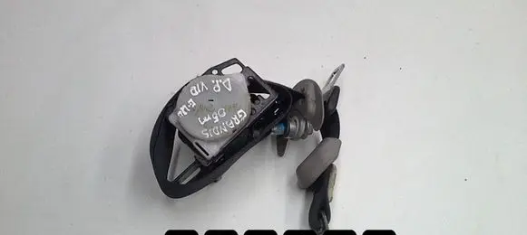 Mitsubishi Grandis Front seatbelt TK-AB0-N694