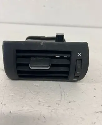 Rear air vent grill