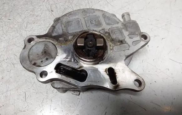 Audi A4 S4 B8 8K Vacuum pump 03L145100F