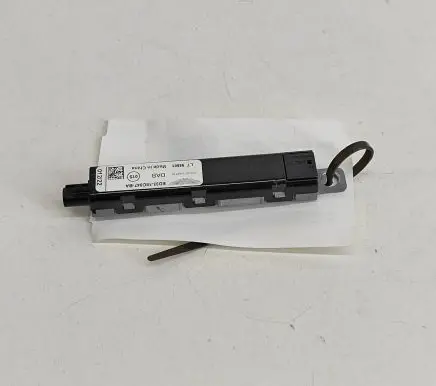 Aston Martin DB11 Aerial antenna amplifier ED3318C847BA