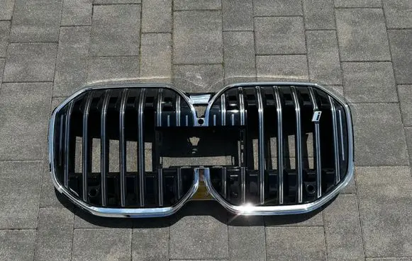 BMW X7 G07 Front bumper upper radiator grill