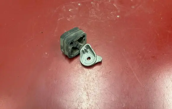 BMW X3 G45 Muffler mount bracket/holder 8593695 18308593695