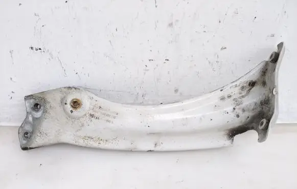 Fender mounting bracket