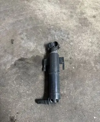BMW 7 G11 G12 Headlight washer spray nozzle 7357353