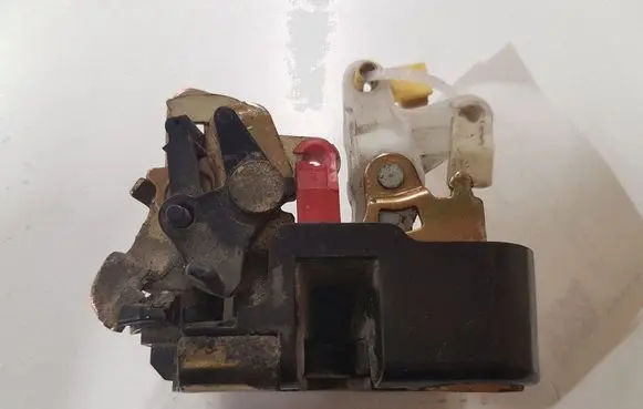 Chrysler PT Cruiser Rear door lock