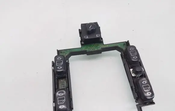 Mercedes-Benz E W210 Electric window control switch 2108200110