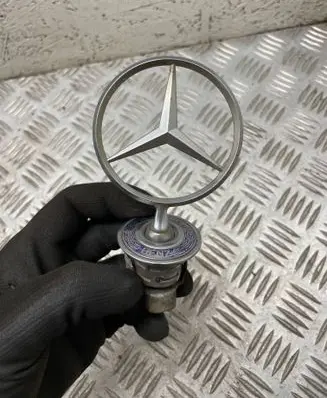 Mercedes-Benz E W211 Manufacturer badge logo/emblem