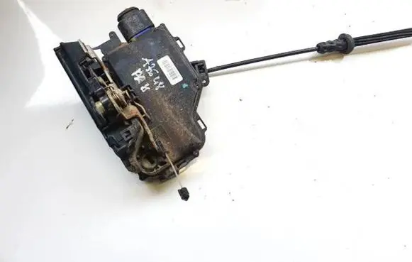 Skoda Octavia Mk2 (1Z) Front door lock 3d1837015