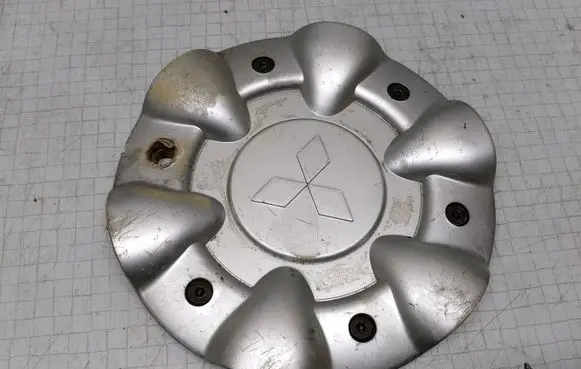 Mitsubishi Carisma Original wheel cap MZ310935