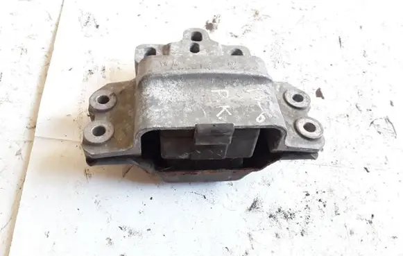 Volkswagen PASSAT B6 Engine mount bracket 3C0199555