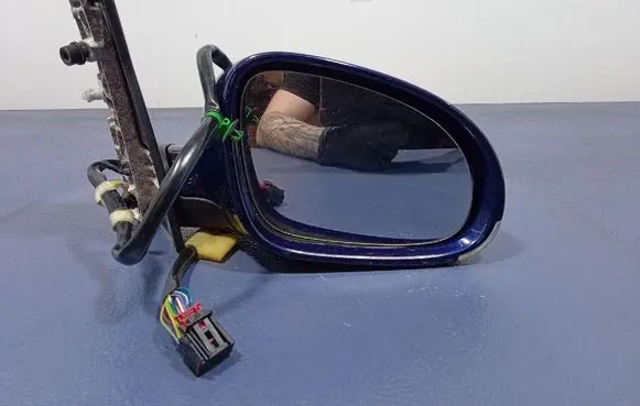 Volkswagen Golf Plus Front door electric wing mirror 