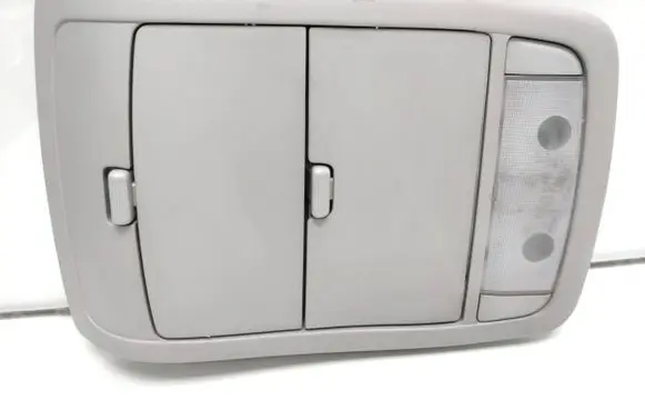Suzuki Grand Vitara II Front seat light