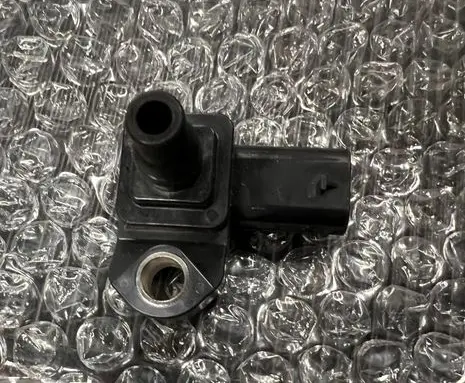 BMW 5 F10 F11 Air pressure sensor 7804742 13627804742