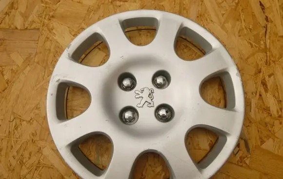 Peugeot Partner R15 wheel hub/cap/trim 9651017180