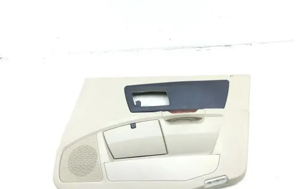 Cadillac SRX Front door card panel trim 1GA0262758 10385215 10928