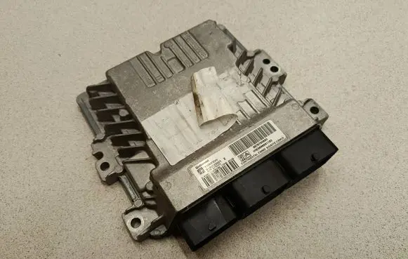 Peugeot 508 Engine control unit/module S180123001 9676760880 9666681180