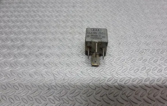 Volkswagen PASSAT B5 Other relay 443951253J