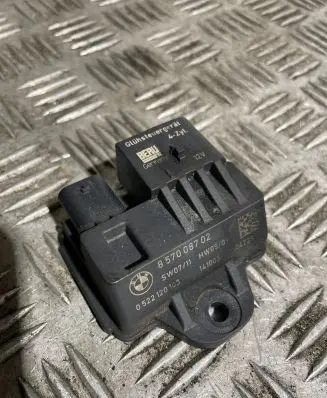 BMW 4 F32 F33 Glow plug pre-heat relay 8570087 141003 0522120103